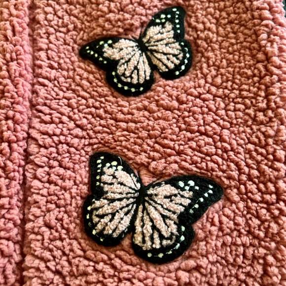 Pink sherpa fleece pant set with butterflies - Picture 7 of 10
